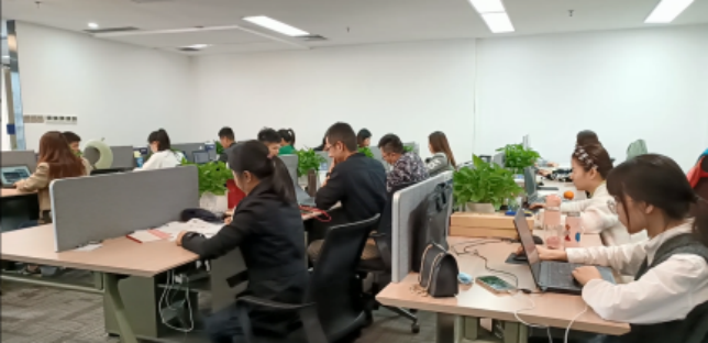 世联芯规范整洁的办公环境